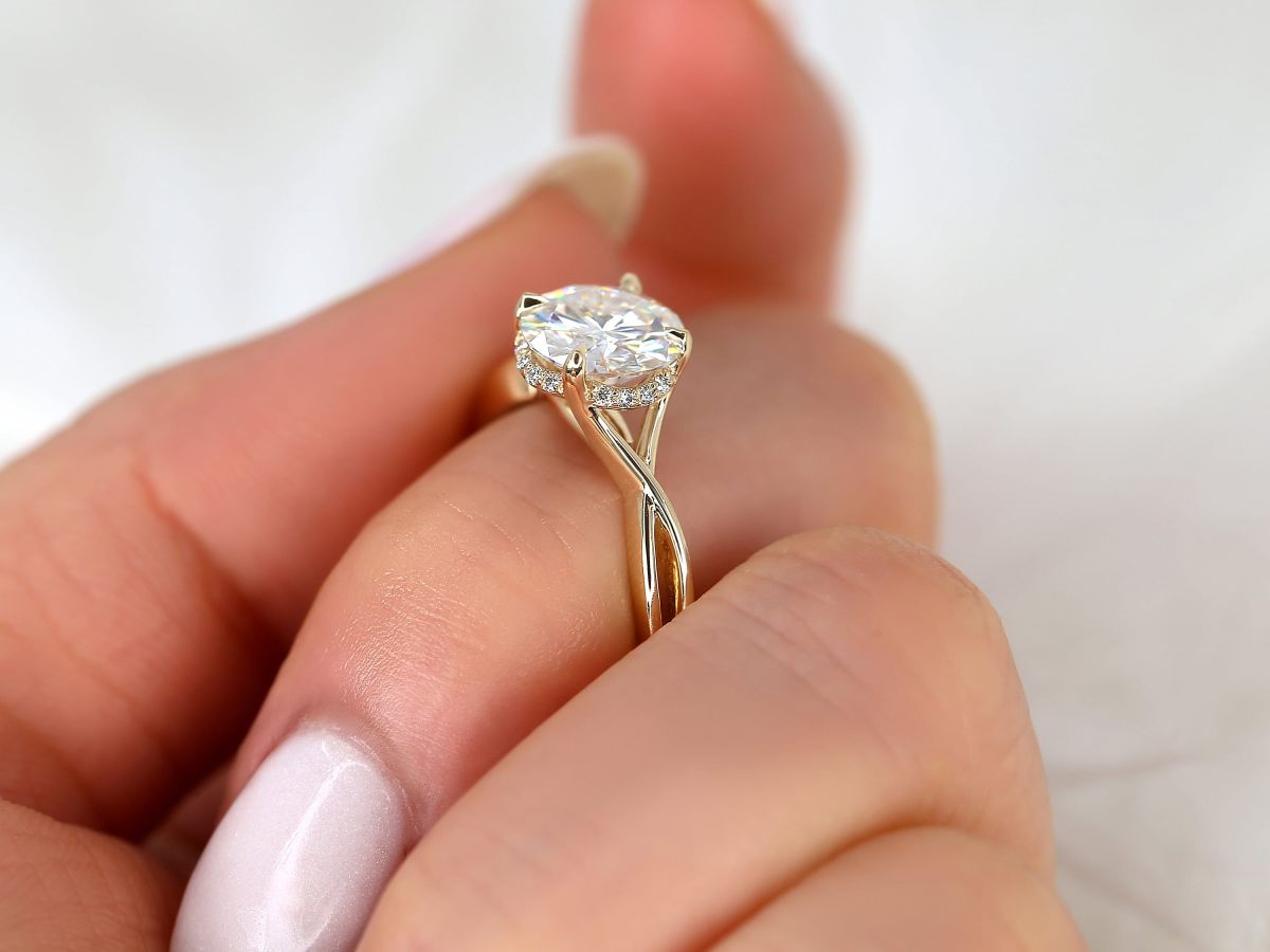 Stunning 2.0 CT Round Moissanite Engagement Ring with Hidden Halo Design 4
