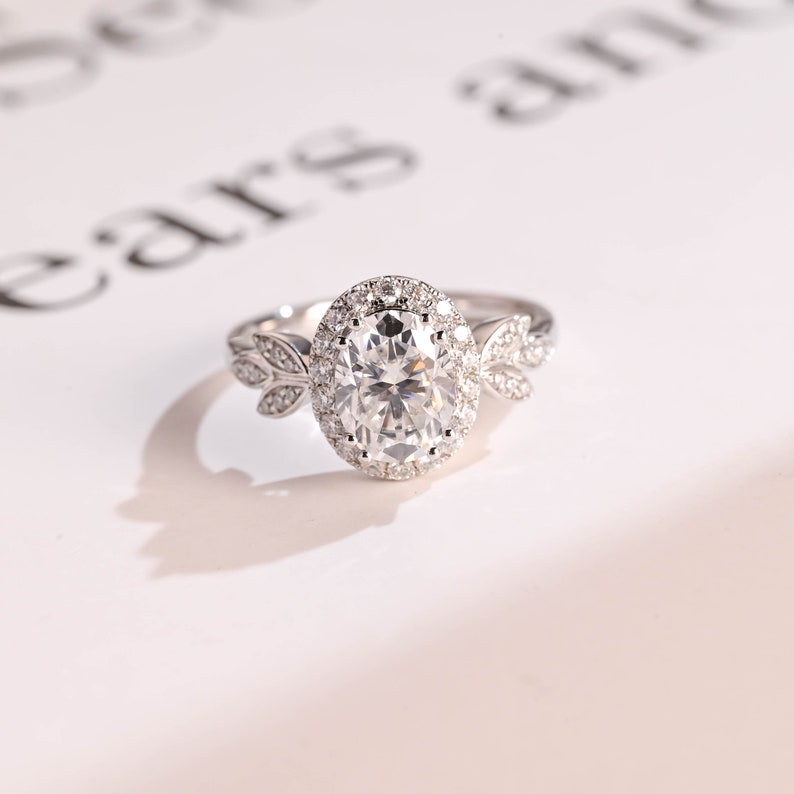 Stunning 1.0 - 2.0 CT Oval Moissanite Engagement Ring with Cluster Design 1