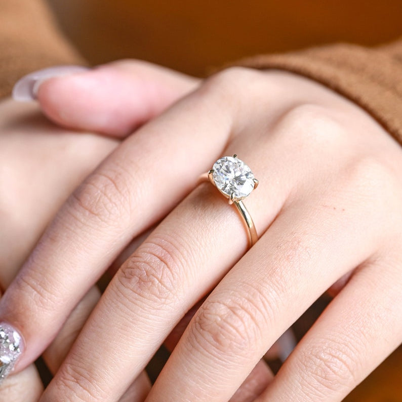 Stunning 1.0 - 2.0 CT Oval Moissanite Engagement Ring with Solitaire Design 2