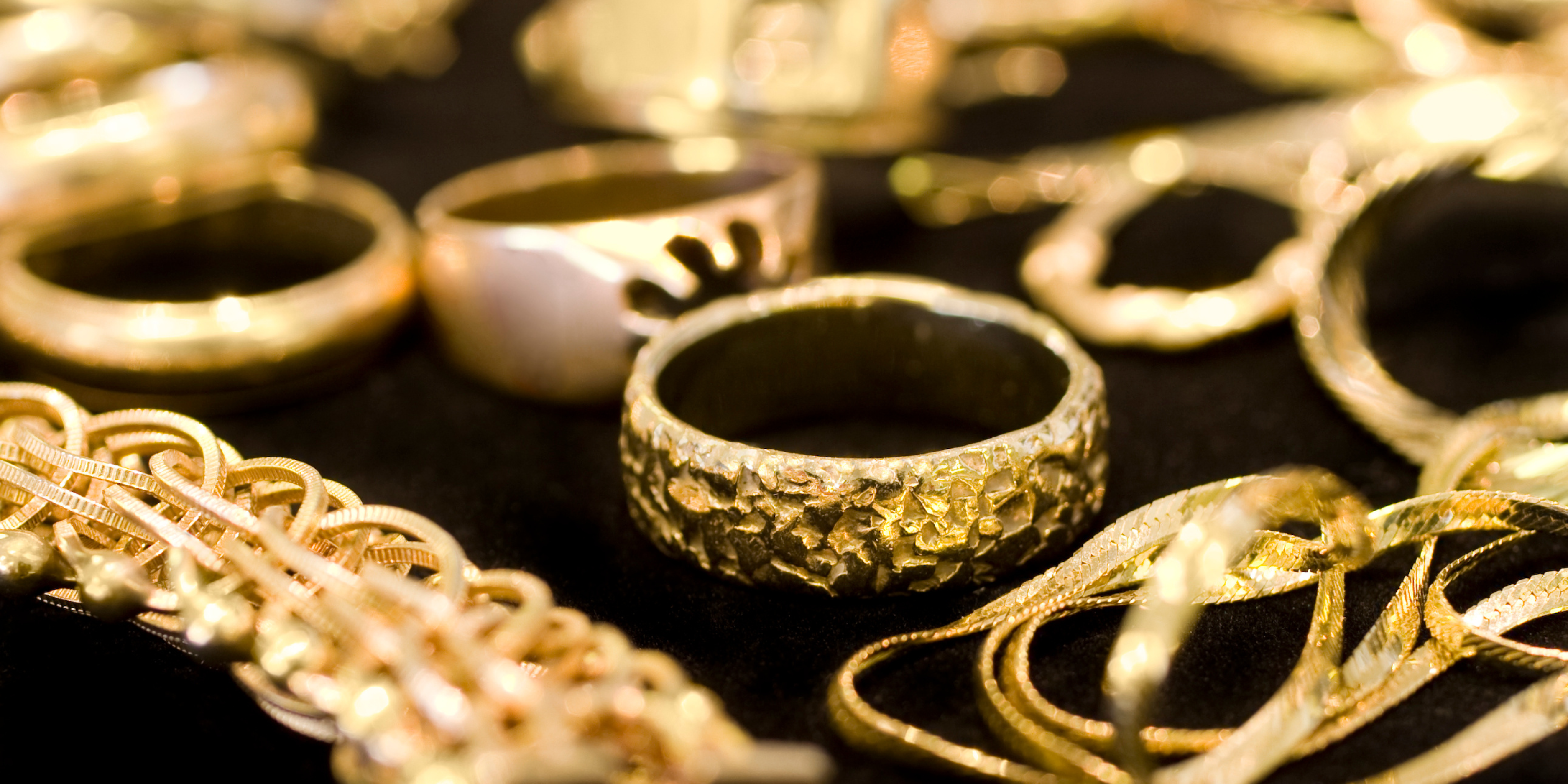 Top 5 Moissanite Jewelry Pieces to Gift This Christmas—Find the Perfect Sparkling Present