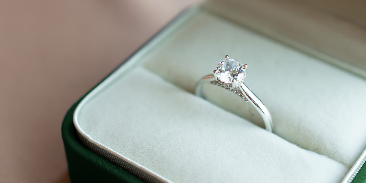 Why Moissanite Engagement Rings Make the Ultimate Christmas Gift