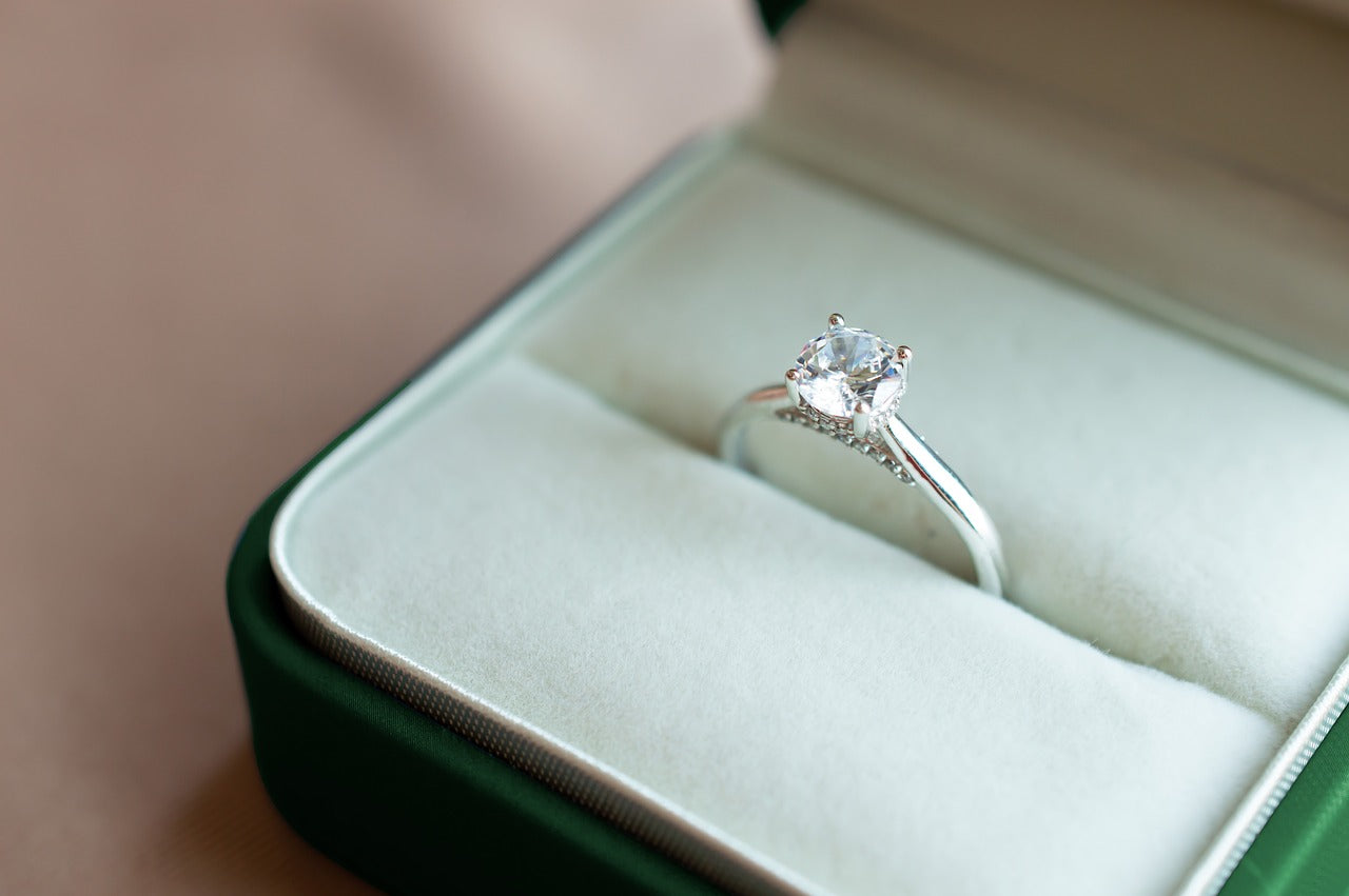 Why Moissanite Engagement Rings Make the Ultimate Christmas Gift
