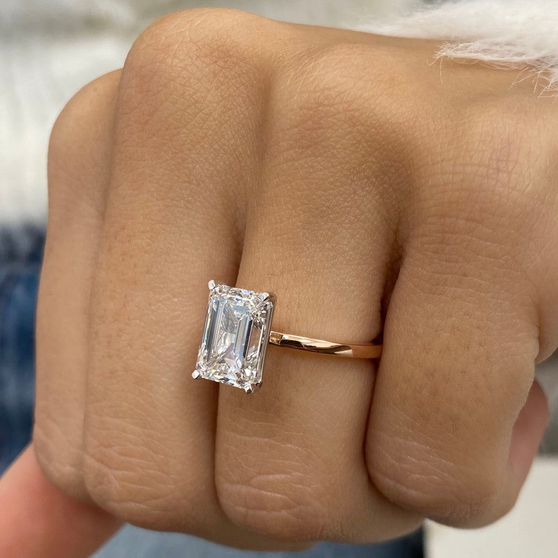 Stunning 3.0 CT Emerald Moissanite Engagement Ring with Solitaire Design 4