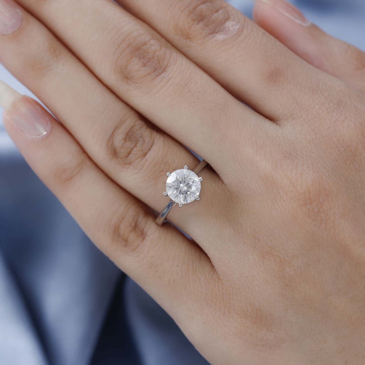 Round Cut Solitaire Style Cubic Zirconia in 925 Sterling Silver Ring 3