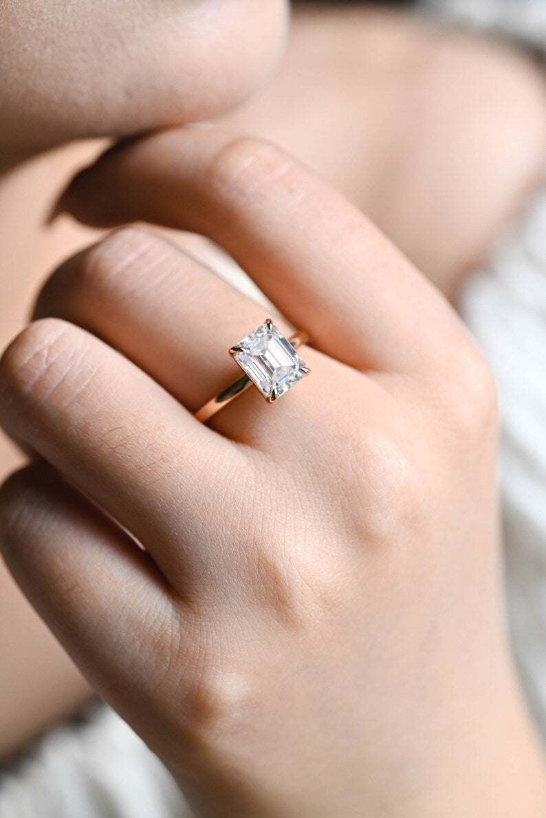 Stunning 1.0 - 2.0 CT Emerald Moissanite Engagement Ring with Solitaire Design 4