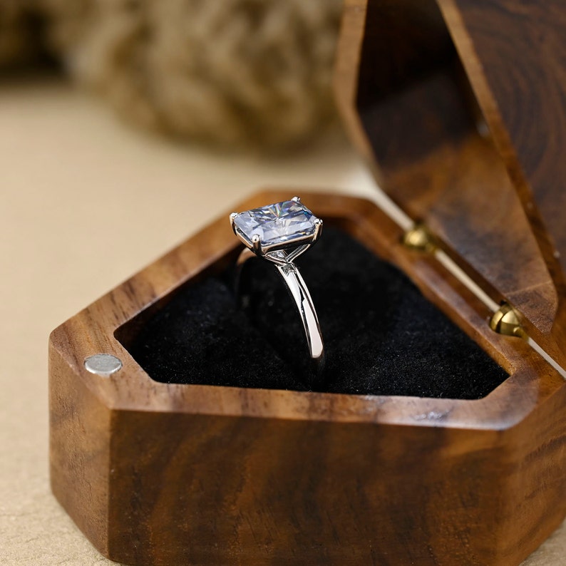 Stunning 4.0 CT Radiant Moissanite Engagement Ring with Solitaire Design 3