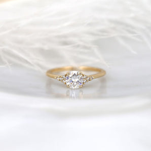 Stunning 0.75 CT Round Moissanite Engagement Ring With Cluster Design