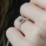Stunning 0.50-1.50 CT Round Moissanite Engagement Ring With Swirl Design 2