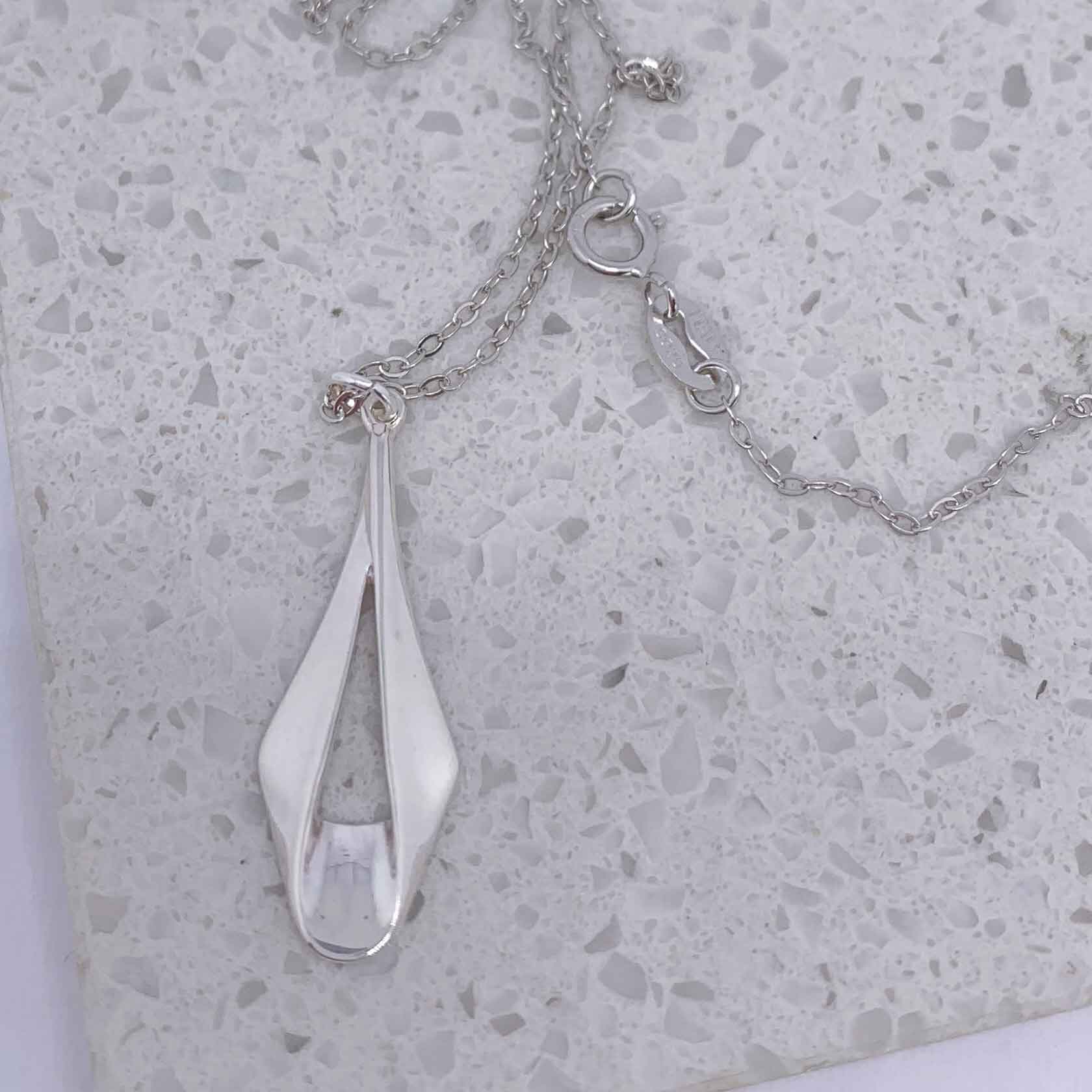 Round Cut Cubic Zirconia in 925 Sterling Silver Necklace 3