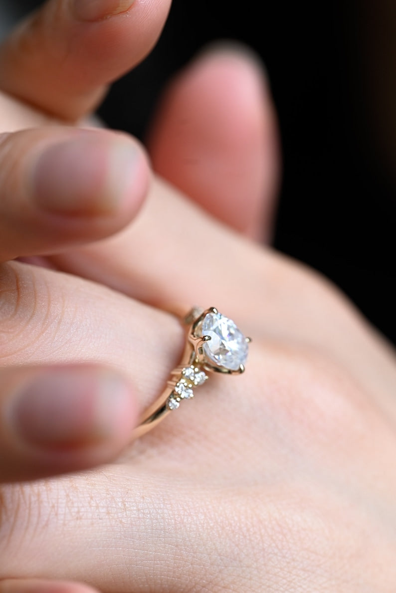 Stunning 1.0 - 2.0 CT Oval Moissanite Engagement Ring with Cluster Design 5