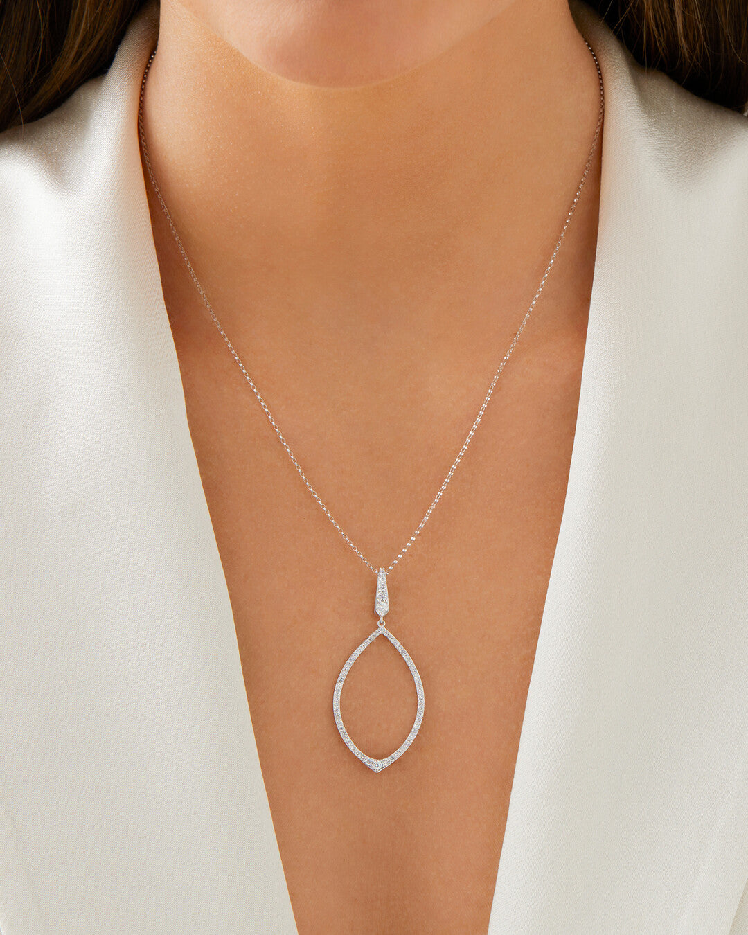 Round Cut Cubic Zirconia in 925 Sterling Silver Necklace 5