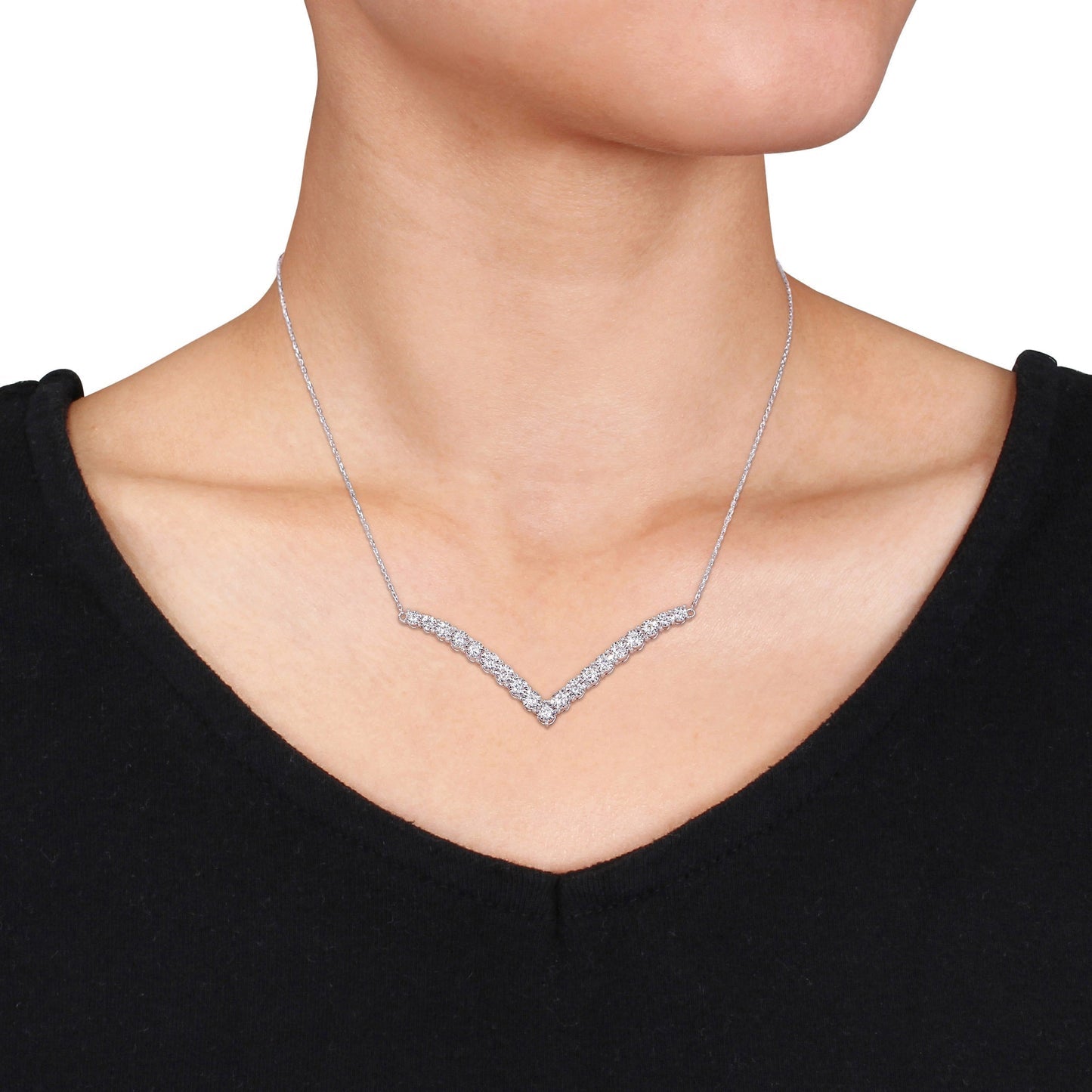 Round Cut Cubic Zirconia in 925 Sterling Silver Necklace 9