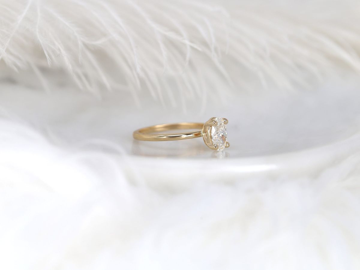 Stunning 1.01 CT Oval Moissanite Engagement Ring with Solitaire Design 3