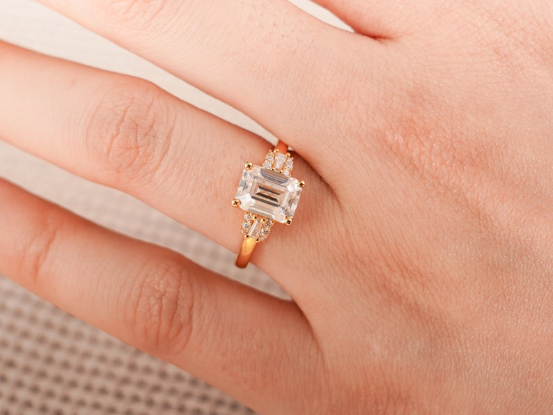 Stunning 1.0 - 2.0 CT Emerald Moissanite Engagement Ring With Cluster Design 6