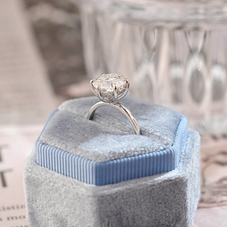 Stunning 3.0 CT Round Moissanite Engagement Ring with Hidden Halo Design 8