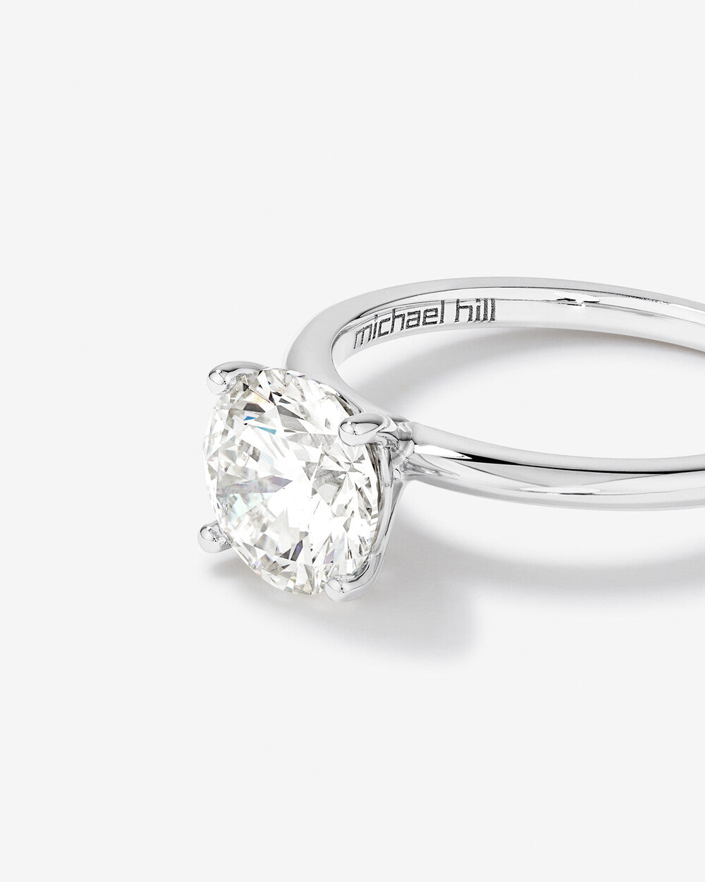 Stunning 2.0 CT Round Moissanite Solitaire Design Engagement Ring 3