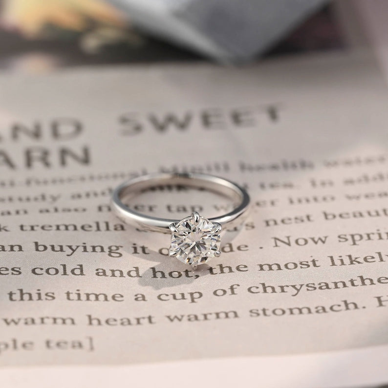 Stunning 2.5 CT Round Moissanite Engagement Ring with Solitaire Design 1