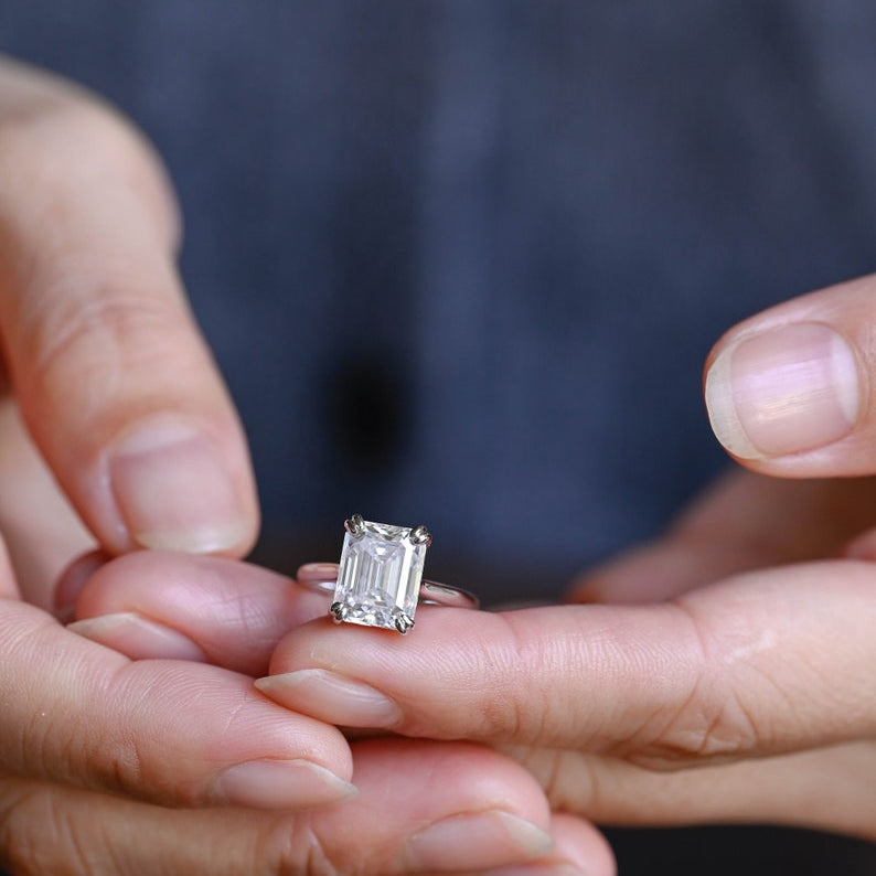 Stunning 1.0 - 2.0 CT Emerald Moissanite Engagement Ring With Cathedral Design 2