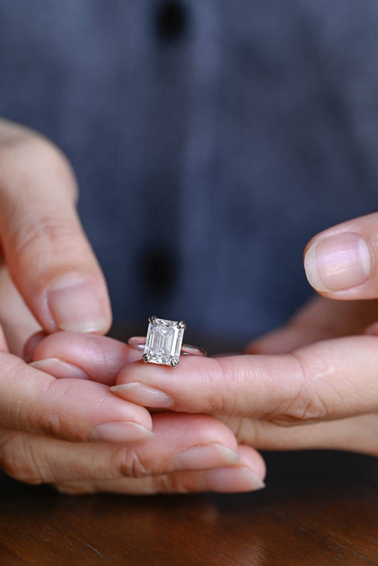 Stunning 1.0 - 2.0 CT Emerald Moissanite Engagement Ring With Cathedral Design 2