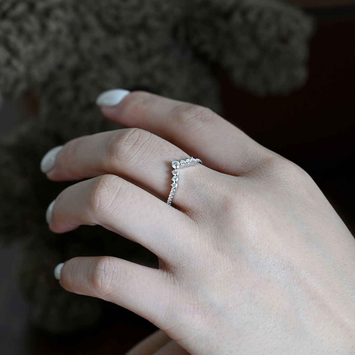 Stunning 0.5 CT Round Moissanite Stones V-Shaped Wedding Band 4