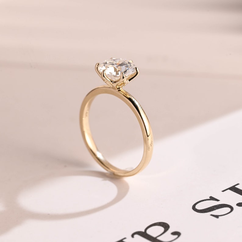 Stunning 0.5 - 1.5 CT Round Moissanite Engagement Ring With Solitaire Design 8