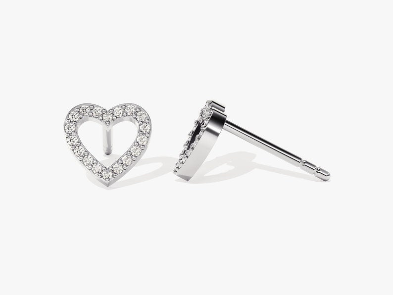 0.50 TCW Round Cut Moissanite Heart Stud Earrings in Gold 3