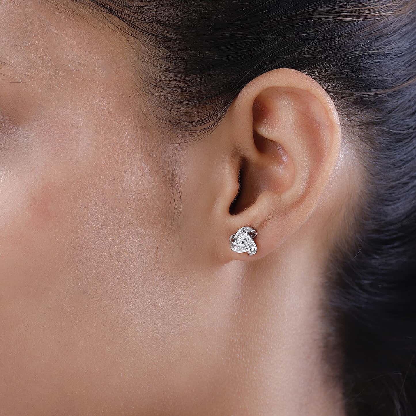 Round Cut Cubic Zirconia in 925 Sterling Silver Earrings 3