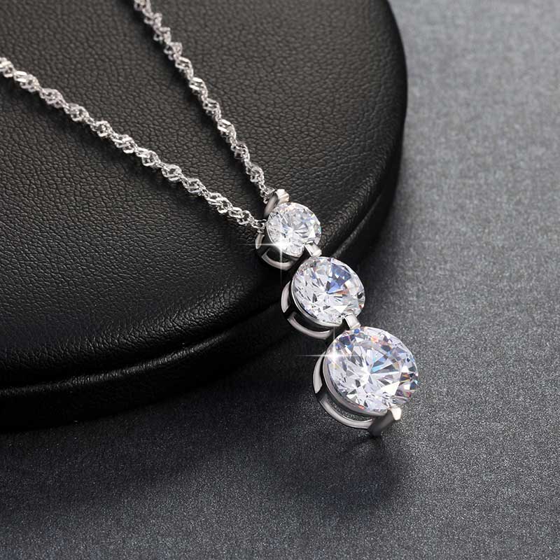 Round Cut Cubic Zirconia in 925 Sterling Silver Necklace 3