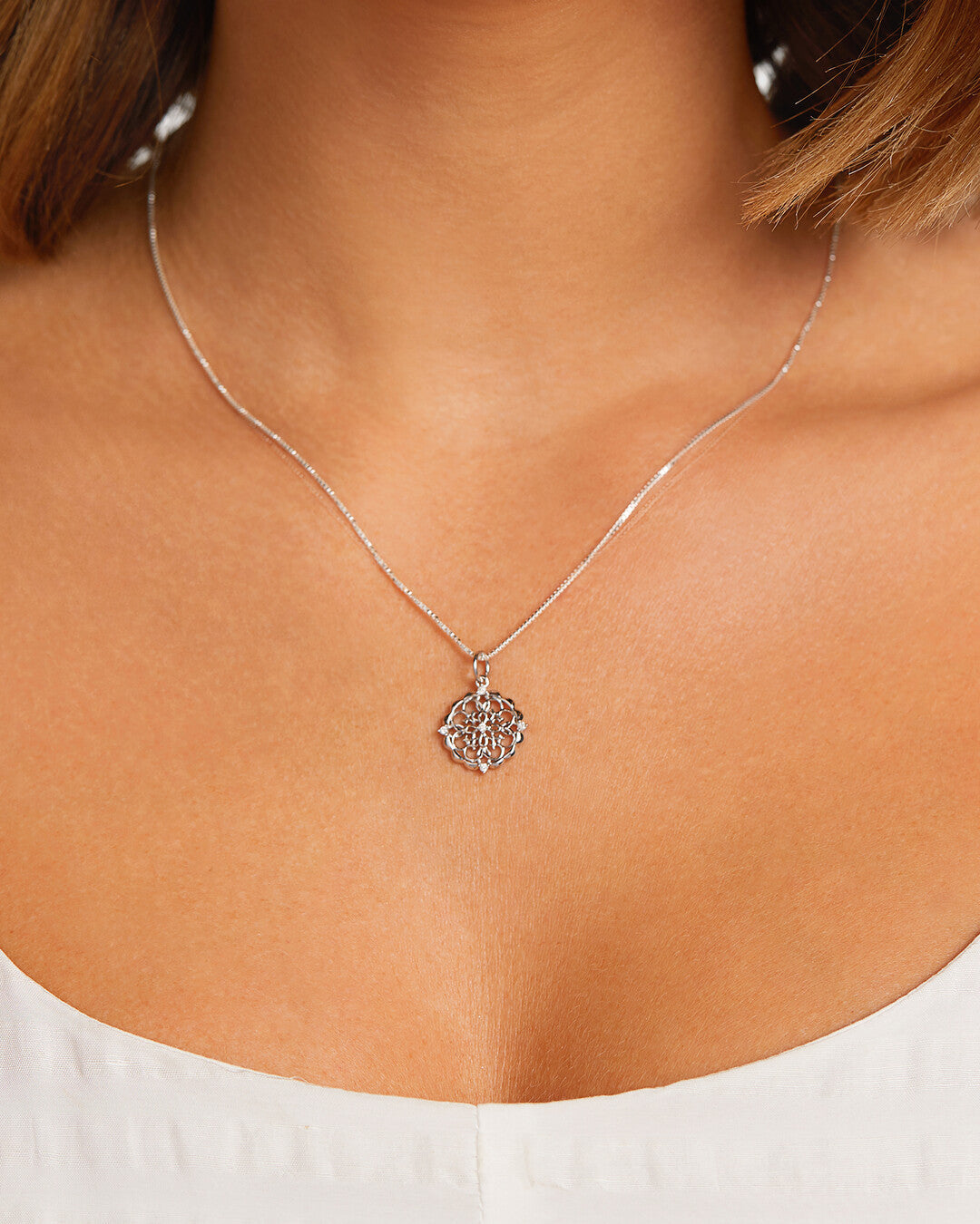 Round Cut Cubic Zirconia in 925 Sterling Silver Necklace 2