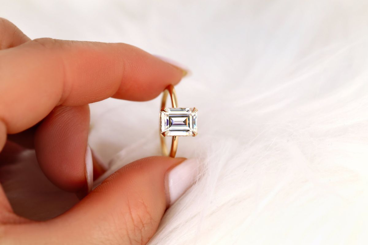 Stunning 2.60 CT Emerald Moissanite Engagement Ring with Hidden Halo Design 5