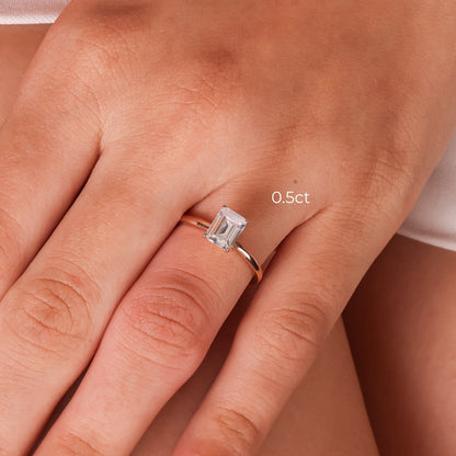 Stunning 1.0 CT Emerald Moissanite Engagement Ring with Solitaire Design 3