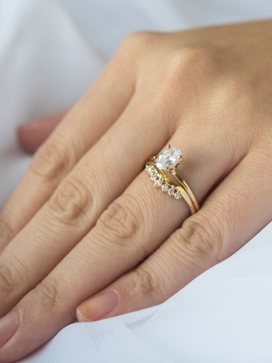 Stunning 0.3 TCW Round Moissanite Stones Curved Wedding Band 8