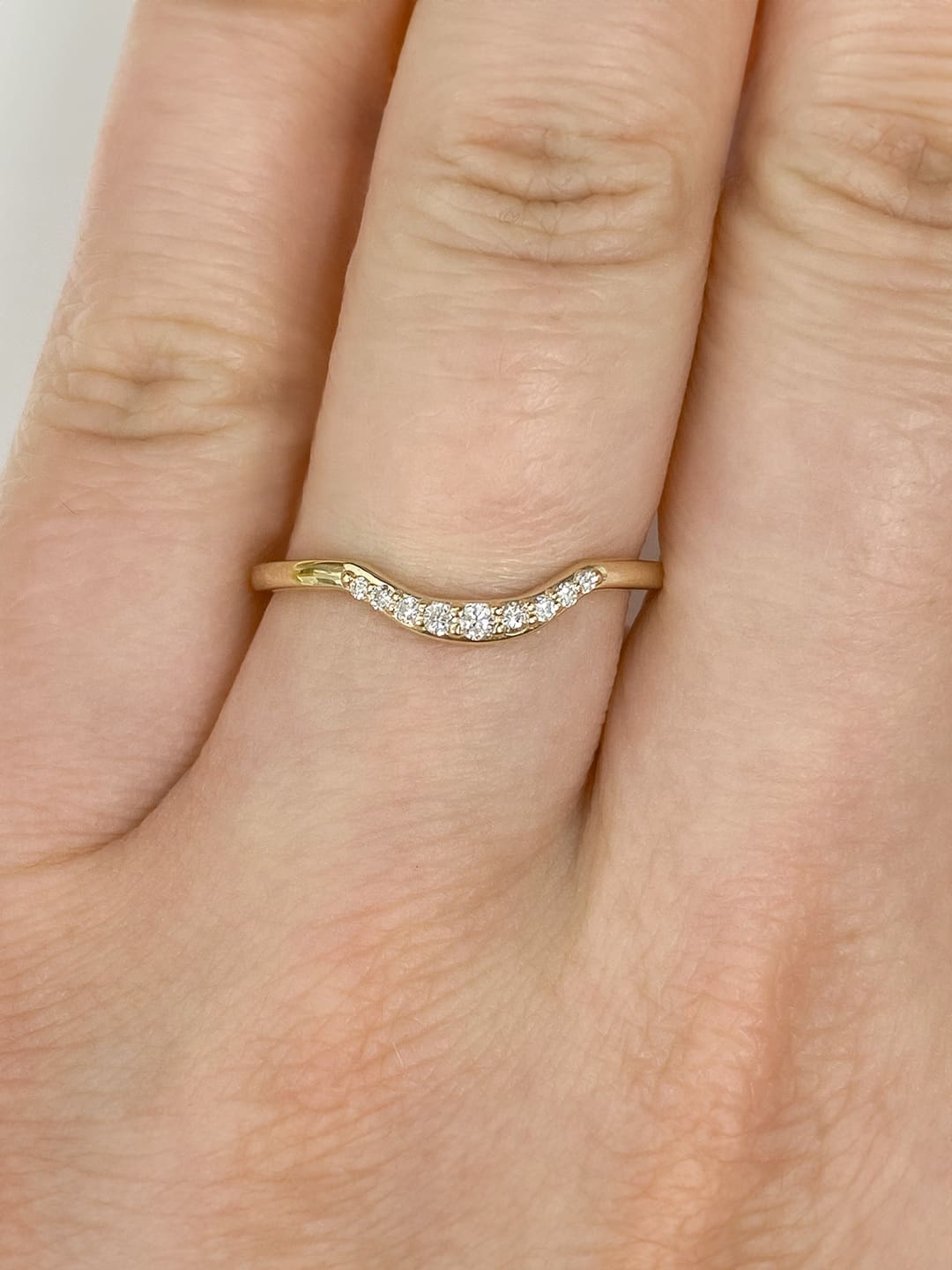 Stunning 0.2 TCW Round Moissanite Stones Curved Wedding Bands 7
