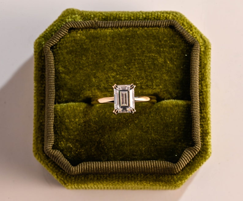 Stunning 1.0 - 2.0 CT Emerald Moissanite Engagement Ring with Solitaire Design 8