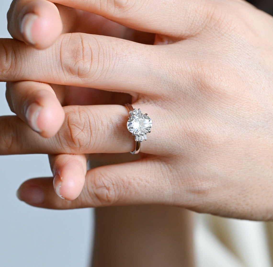 Stunning 2.0 CT Oval Moissanite Engagement Ring with Cluster Design 10
