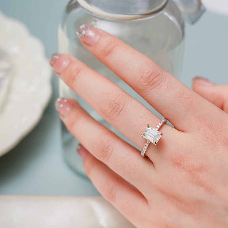 Stunning 1.0 - 2.0 CT Emerald Moissanite Engagement Ring With Hidden Halo Design 4