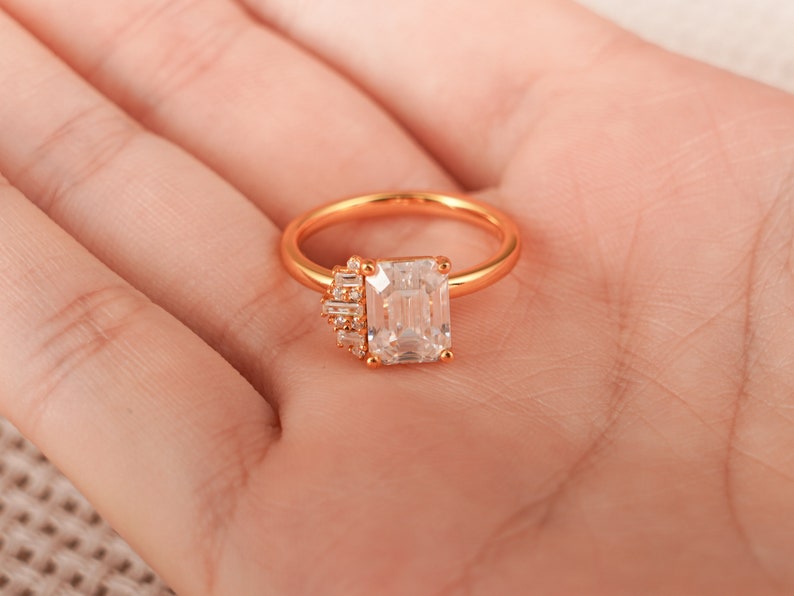 Stunning 1.0 - 2.0 CT Emerald Moissanite Engagement Ring With Cluster Design 5