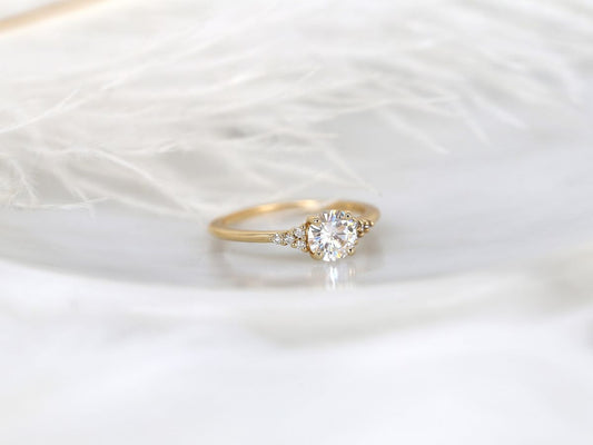Stunning 0.75 CT Round Moissanite Engagement Ring With Cluster Design 2