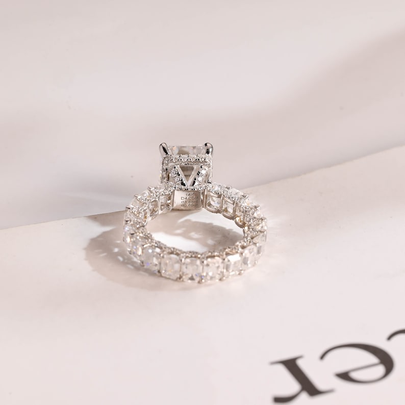 Stunning 1.0 - 2.0 CT Emerald Moissanite Engagement Ring With Hidden Halo Design 3