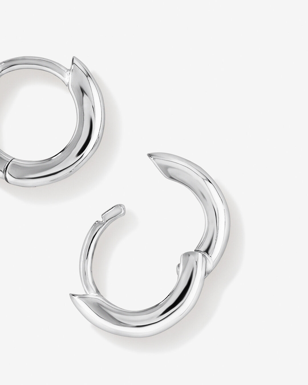 Round Cut Cubic Zirconia in 925 Sterling Silver Earrings 4