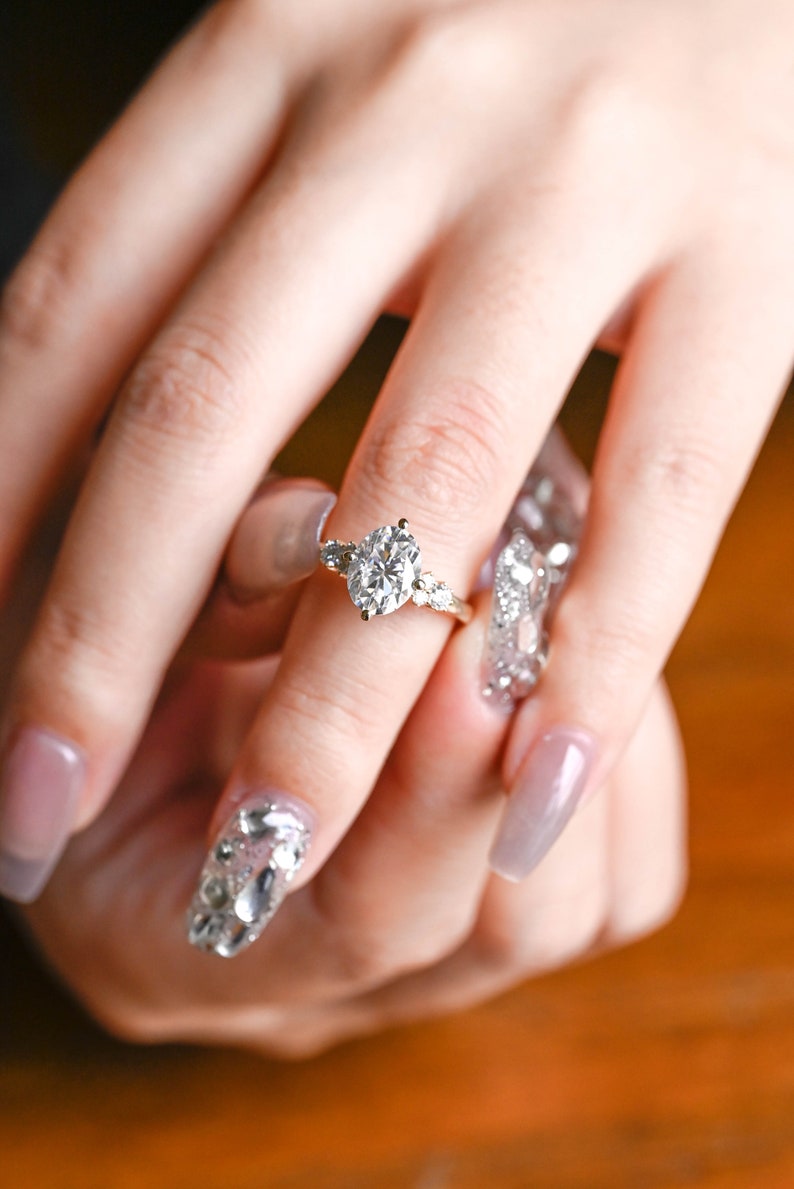 Stunning 1.0 - 2.0 CT Oval Moissanite Engagement Ring with Cluster Design 2