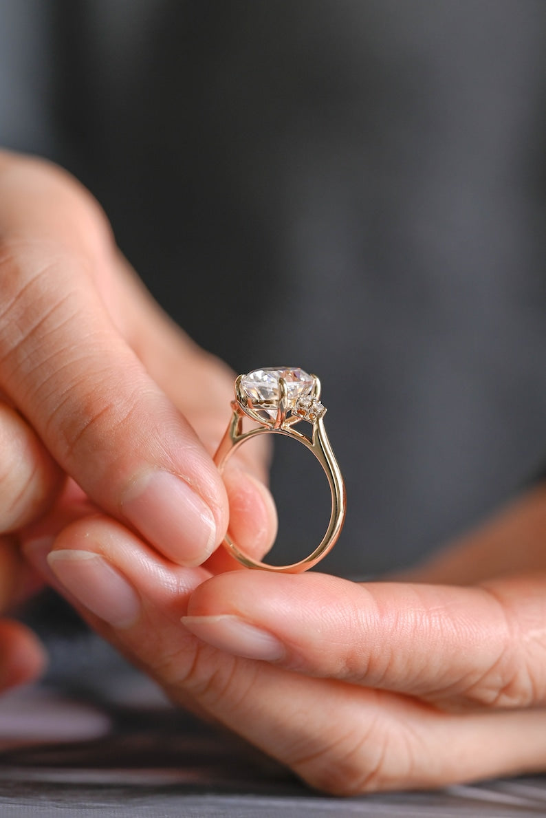Stunning 1.0 - 2.0 CT Oval Moissanite Engagement Ring with Cluster Design 3