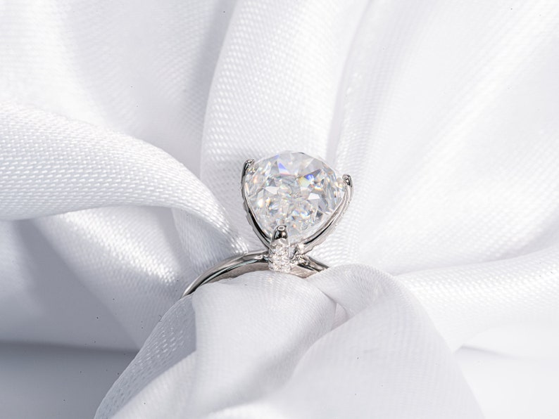 Stunning 3.0 CT Pear Cut Moissanite Engagement Ring with Solitaire Design 5