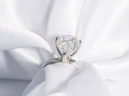Stunning 3.0 CT Pear Cut Moissanite Engagement Ring with Solitaire Design 5