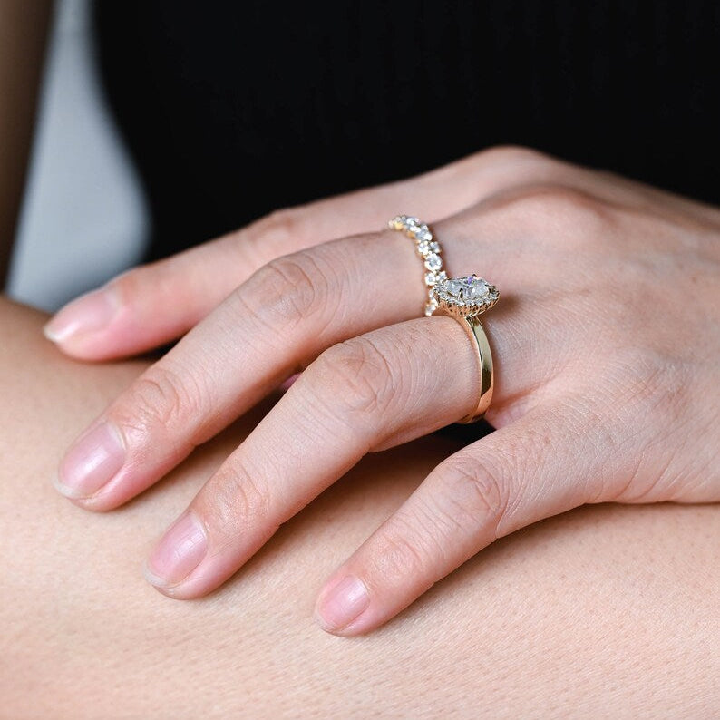 Stunning 1.0 - 2.0 CT Oval Moissanite Engagement Ring with Halo Design 2