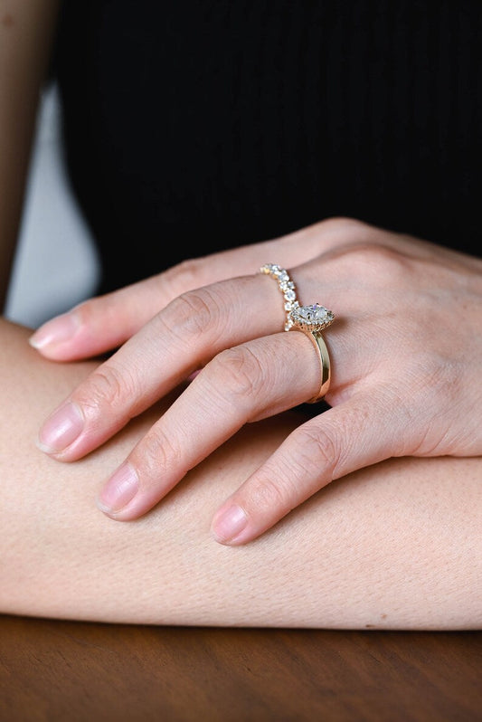 Stunning 1.0 - 2.0 CT Oval Moissanite Engagement Ring with Halo Design 2