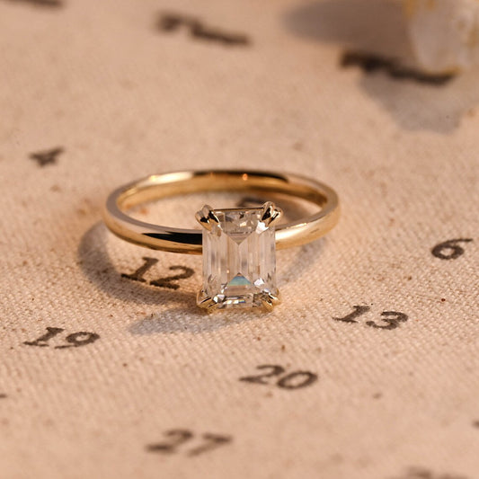 Stunning 3.0 CT Emerald Moissanite Engagement Ring with Solitaire Design 1