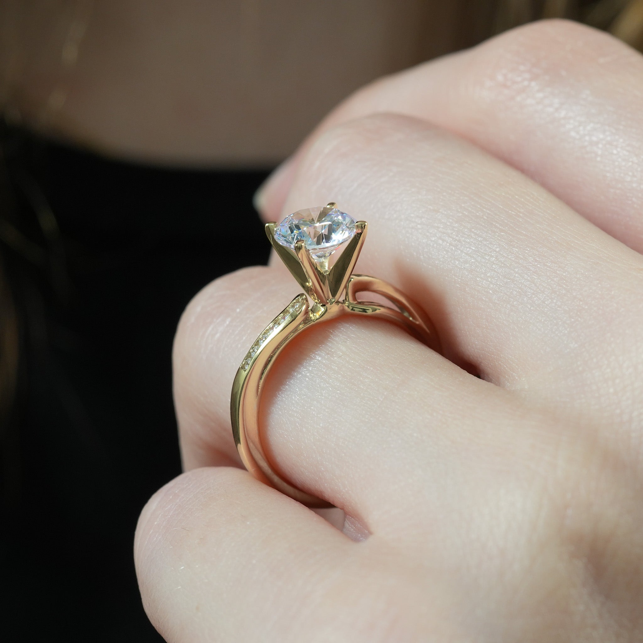 Stunning 0.50-1.50 CT Round Moissanite Engagement Ring With Two Tone & Twisted Pave Design 8