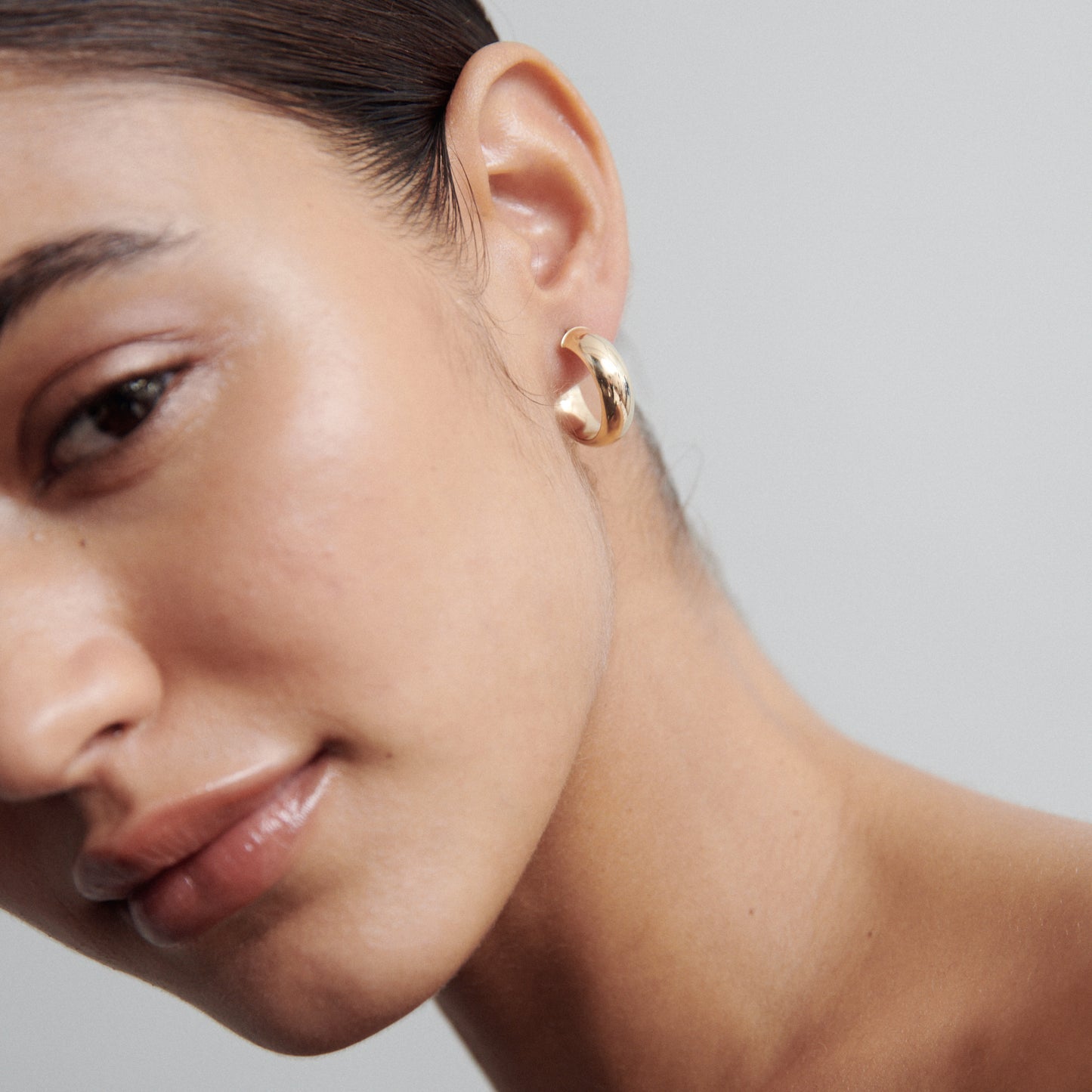 Bold Hoops Earrings in Gold 3