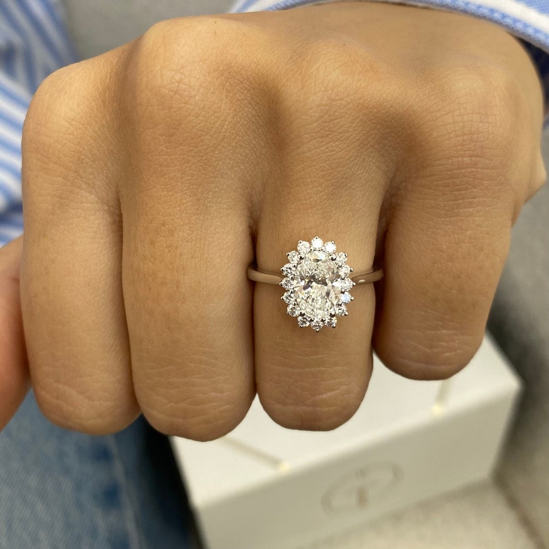 Stunning 1.0 CT Oval Cut Moissanite Engagement Ring with Halo Design 3